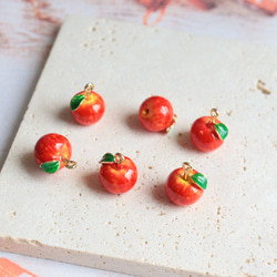 新作★立体　りんご　エポチャーム　ゴールド　 14枚目の画像