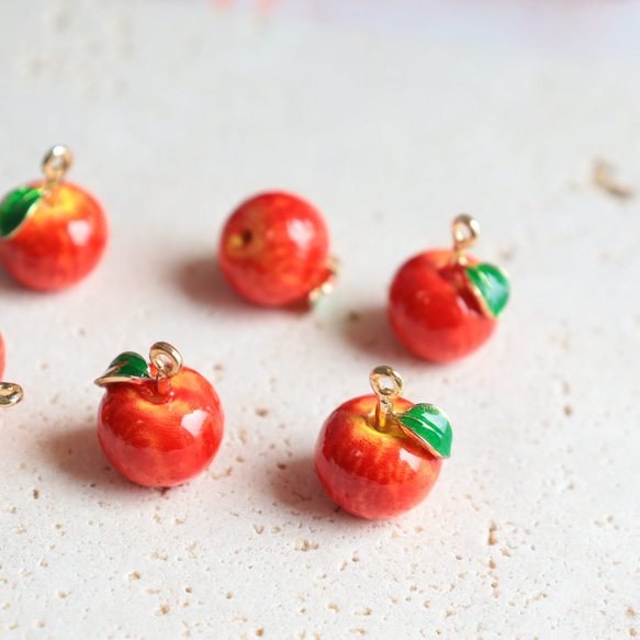 新作★立体　りんご　エポチャーム　ゴールド　 11枚目の画像