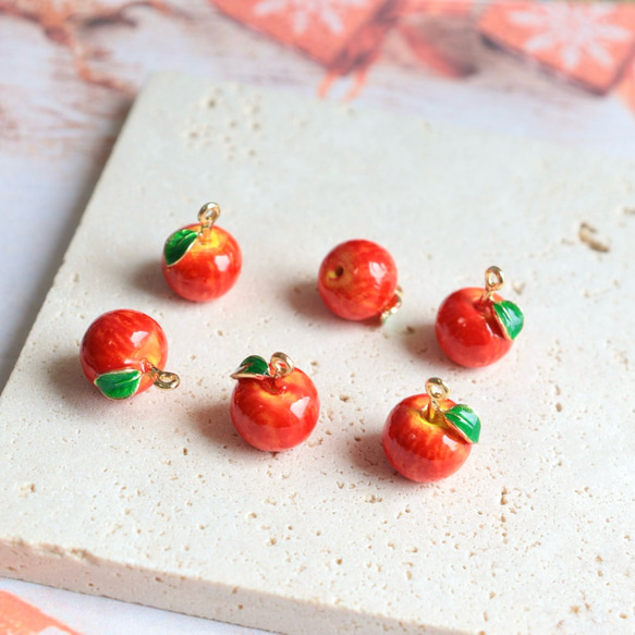 新作★立体　りんご　エポチャーム　ゴールド　 19枚目の画像
