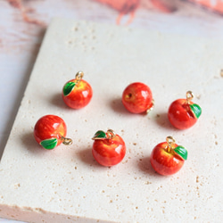 新作★立体　りんご　エポチャーム　ゴールド　 1枚目の画像