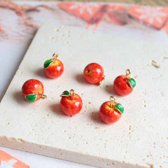 新作★立体　りんご　エポチャーム　ゴールド　 9枚目の画像