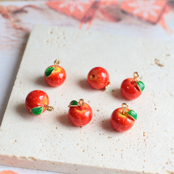 新作★立体　りんご　エポチャーム　ゴールド　 17枚目の画像