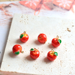 新作★立体　りんご　エポチャーム　ゴールド　 6枚目の画像