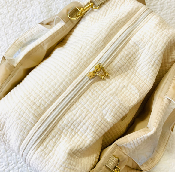 L Lサイズ　ハピリーダイナソー  選べる　両開き2wayマザーズバッグ　ヌビ　刺繍　恐竜　ボストンバッグ　オリジナル 5枚目の画像