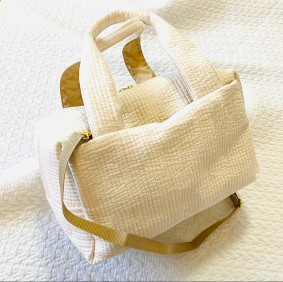 L Lサイズ　ハピリーダイナソー  選べる　両開き2wayマザーズバッグ　ヌビ　刺繍　恐竜　ボストンバッグ　オリジナル 3枚目の画像