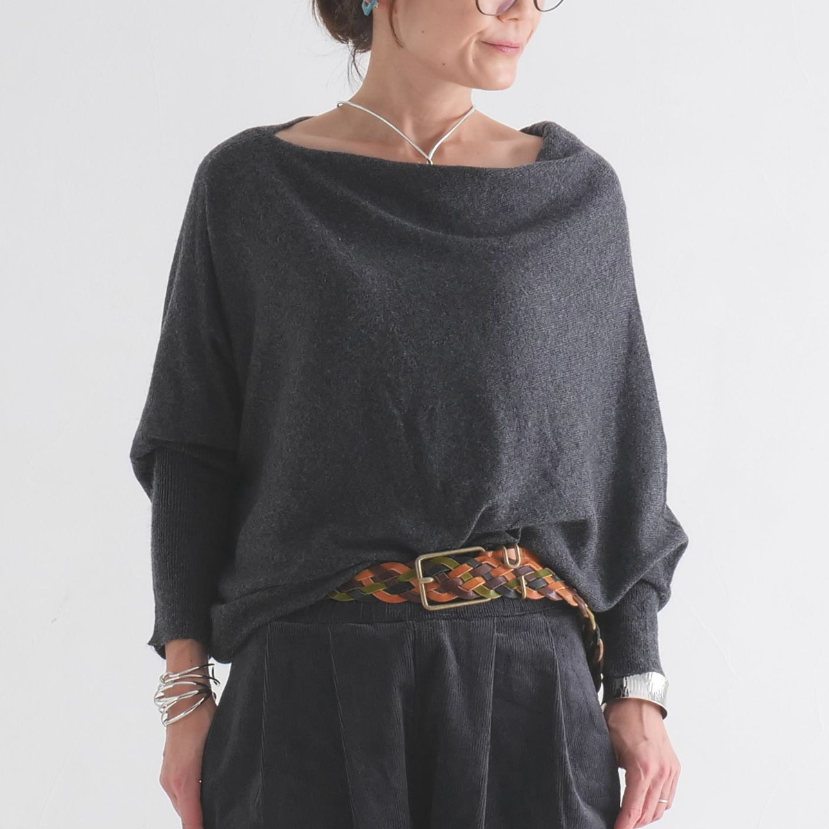 軽く暖かい天然素材＊カシミヤ＊やわらかアシンメトリートップス＊上品シルエットの大人カジュアル＊チャコールグレー