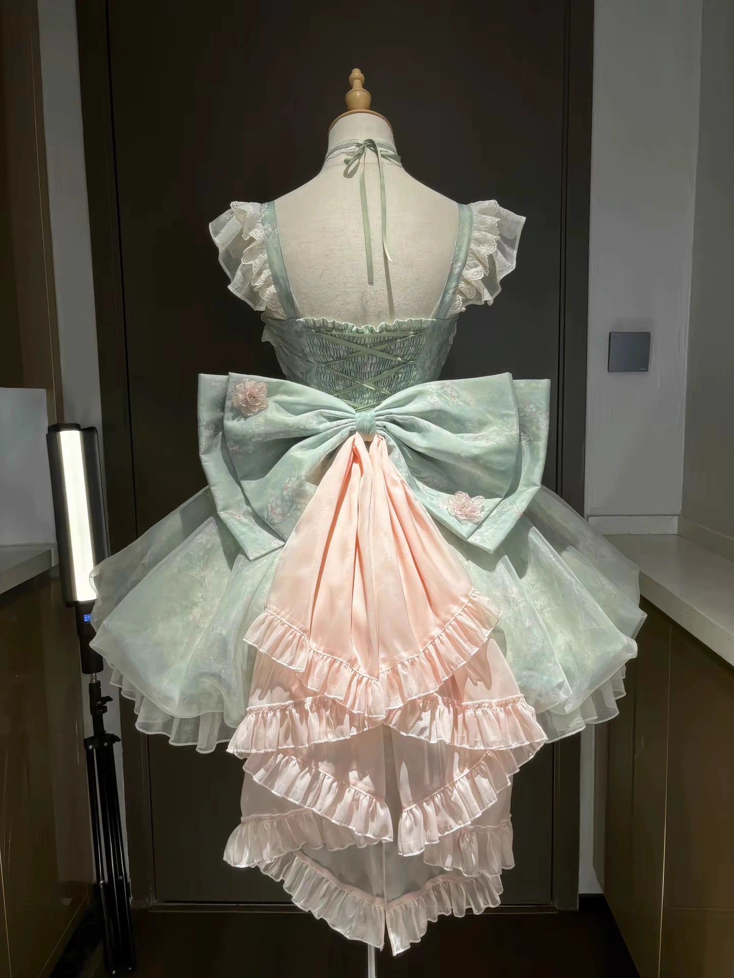 ロリータワンピース  lolitaドレス  洋服  3点セット（ワンピース＋トレーン＋レースネックカラー）少女風