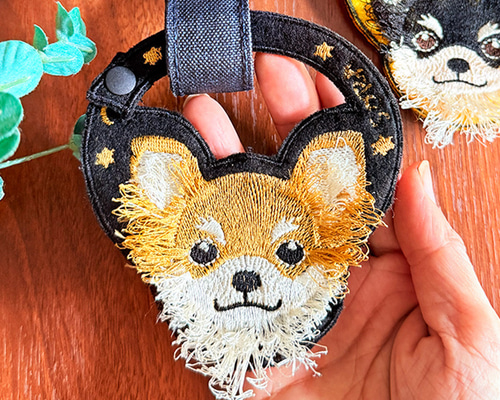 オーダーメイド可】ふわふわ毛のチワワ刺繍のネームタグ☆名札、うちの