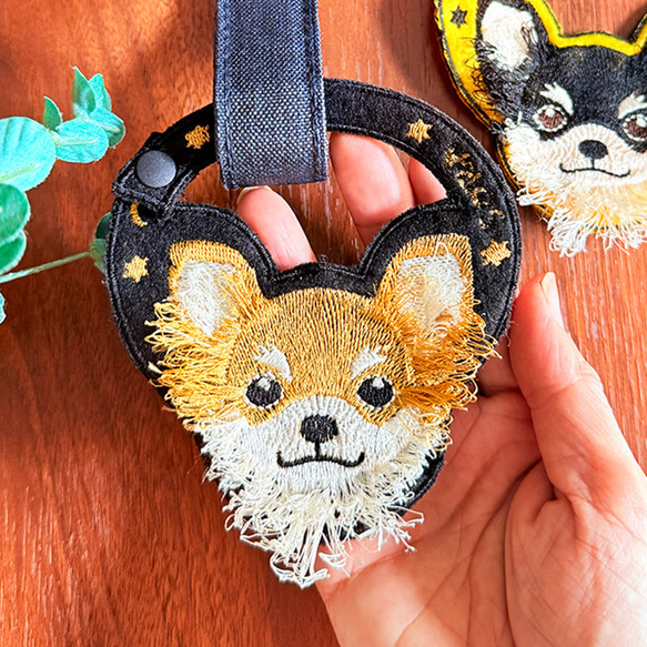 うちの子オーダーチワワ白 オーダーメイド可】ふわふわ毛のチワワ刺繍のネームタグ☆名札、うちの