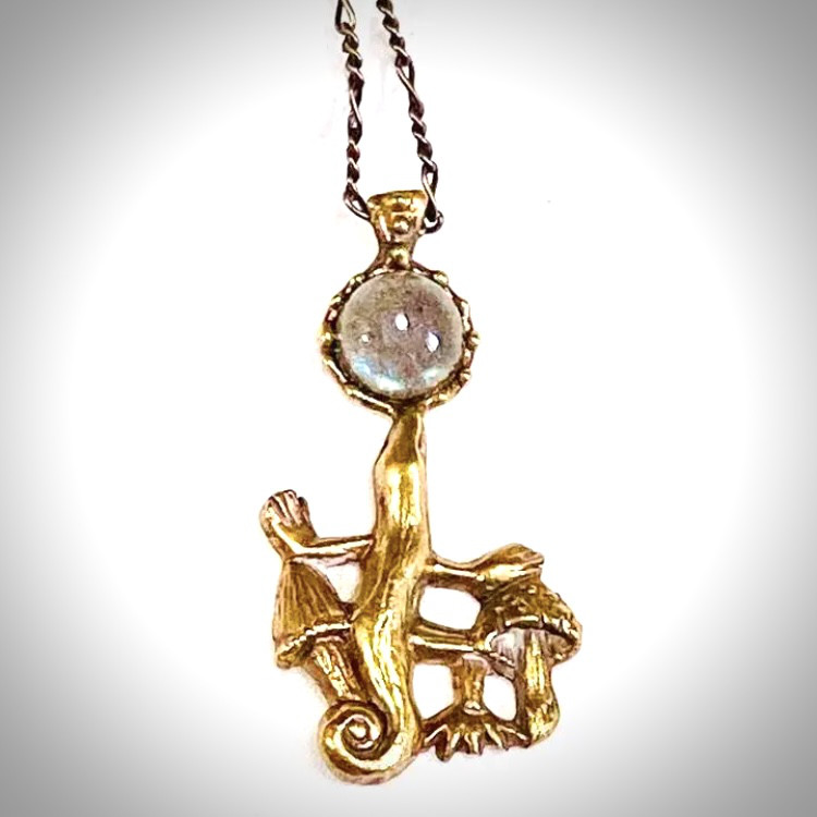 トカゲ、夜にあそぶ (真鍮製／ラブラドライト)