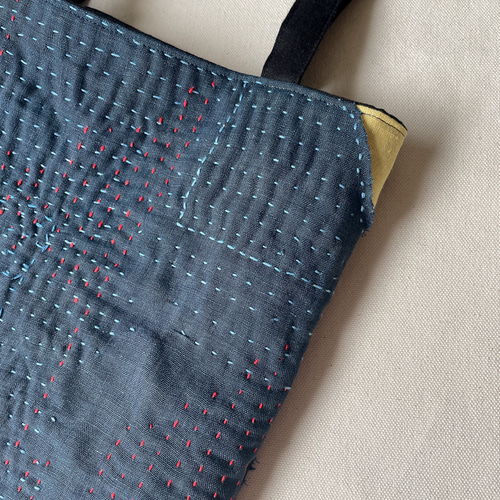 送料無料 藍染した糸で刺子をした貴重な藍染古布コットンのトート