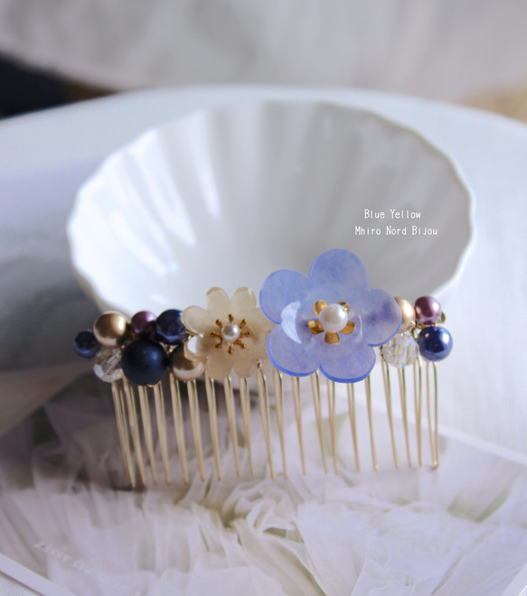 艶やかブルー×イエローのフラワーパールヘアコーム 3枚目の画像