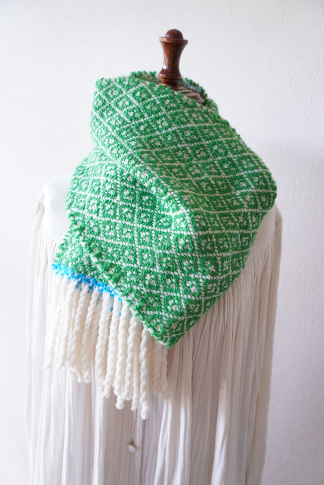 ホームスパン 雪の結晶柄マフラー　ライムグリーン×スカイブルー×白