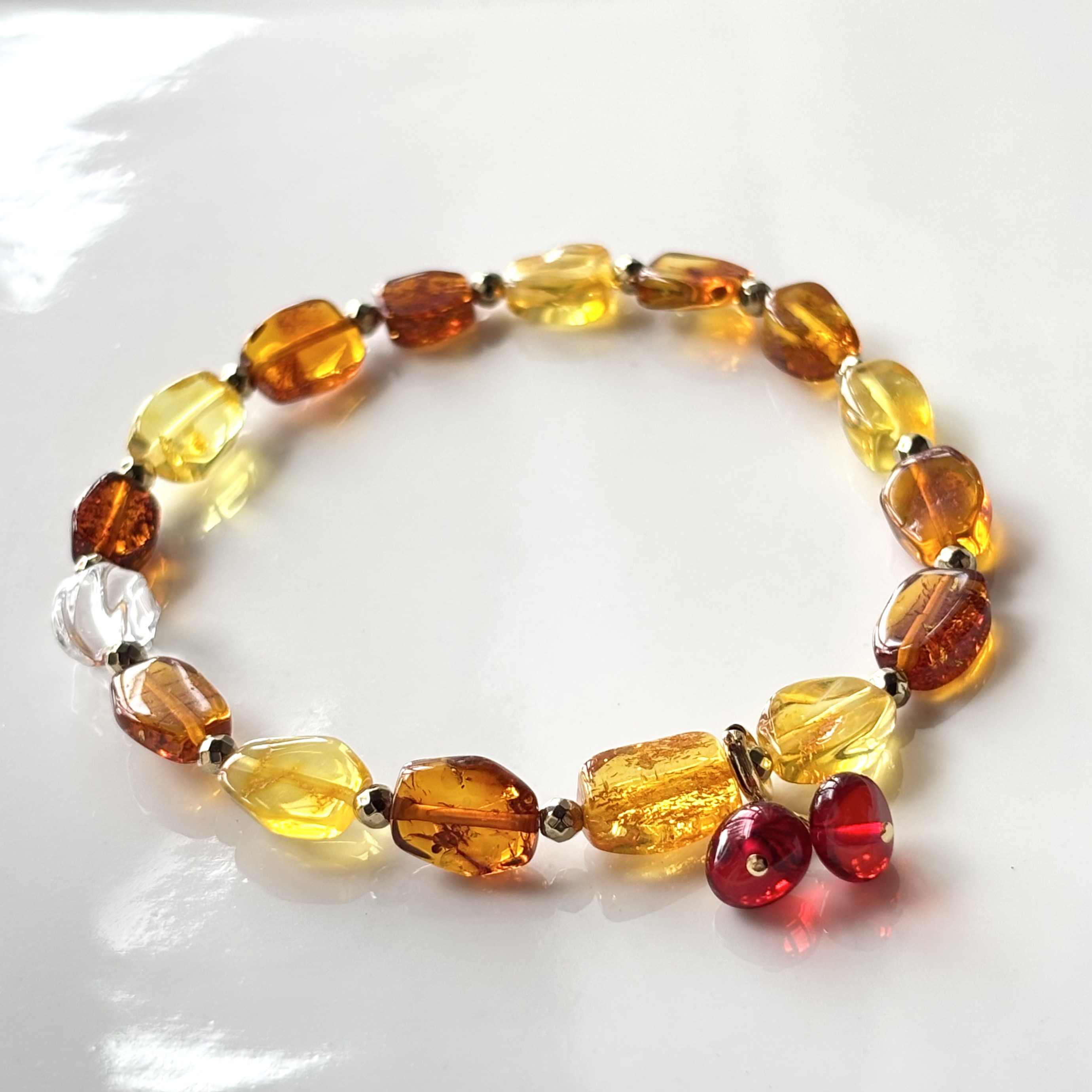 琥珀のブレスレット