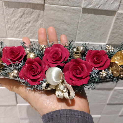 赤 バラ のクリスマスアレンジメント｜樹脂粘土フラワー・上品