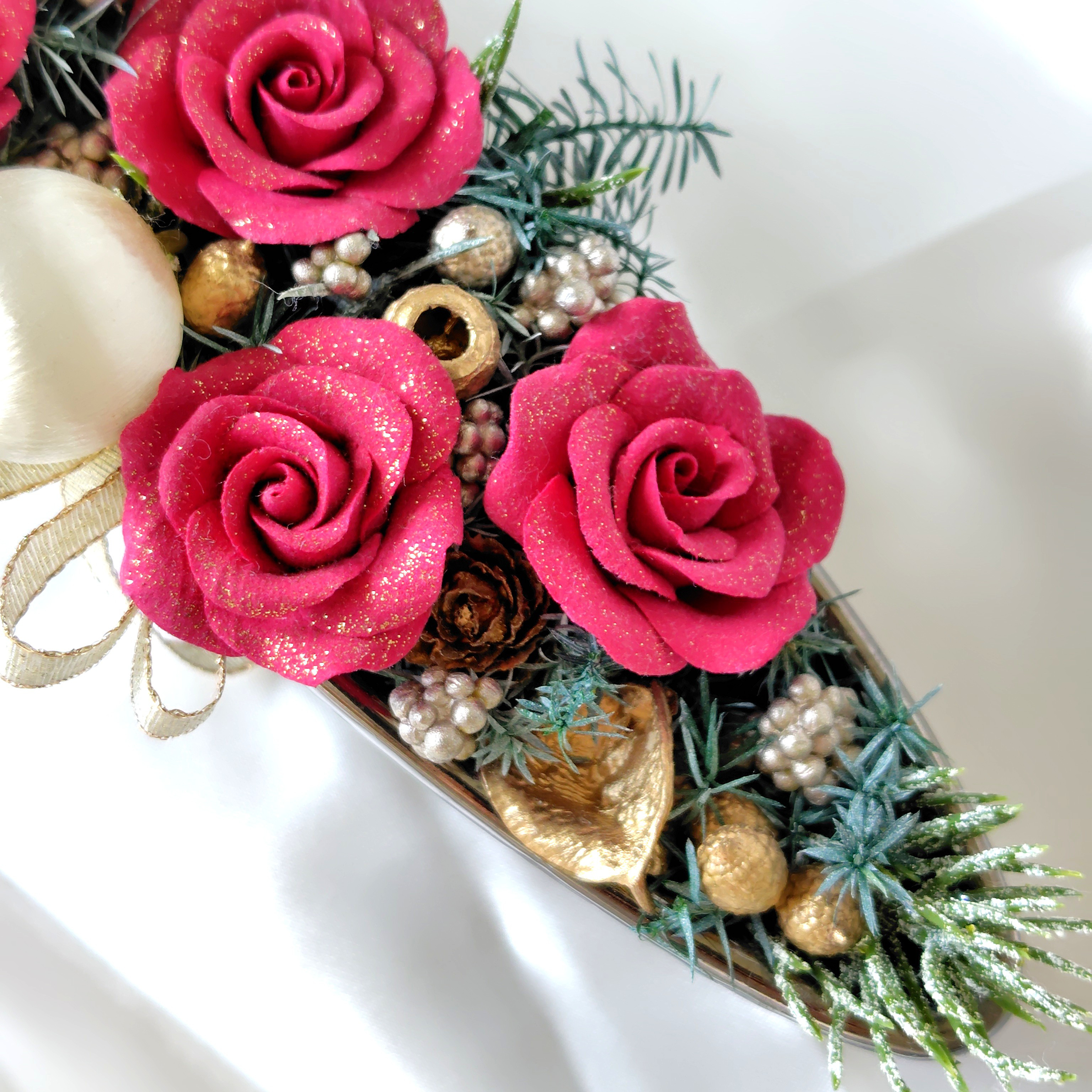 赤 バラ のクリスマスアレンジメント｜樹脂粘土フラワー・上品インテリアギフト