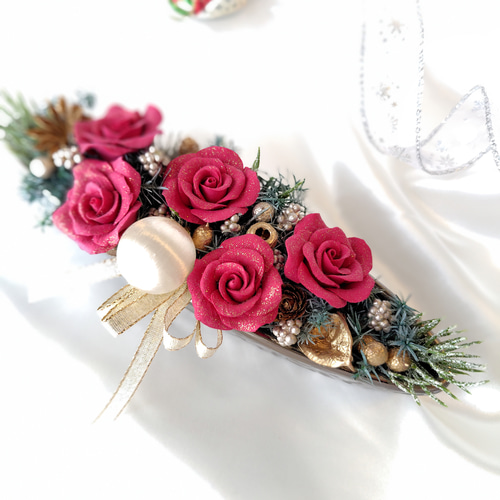 赤 バラ のクリスマスアレンジメント｜樹脂粘土フラワー・上品