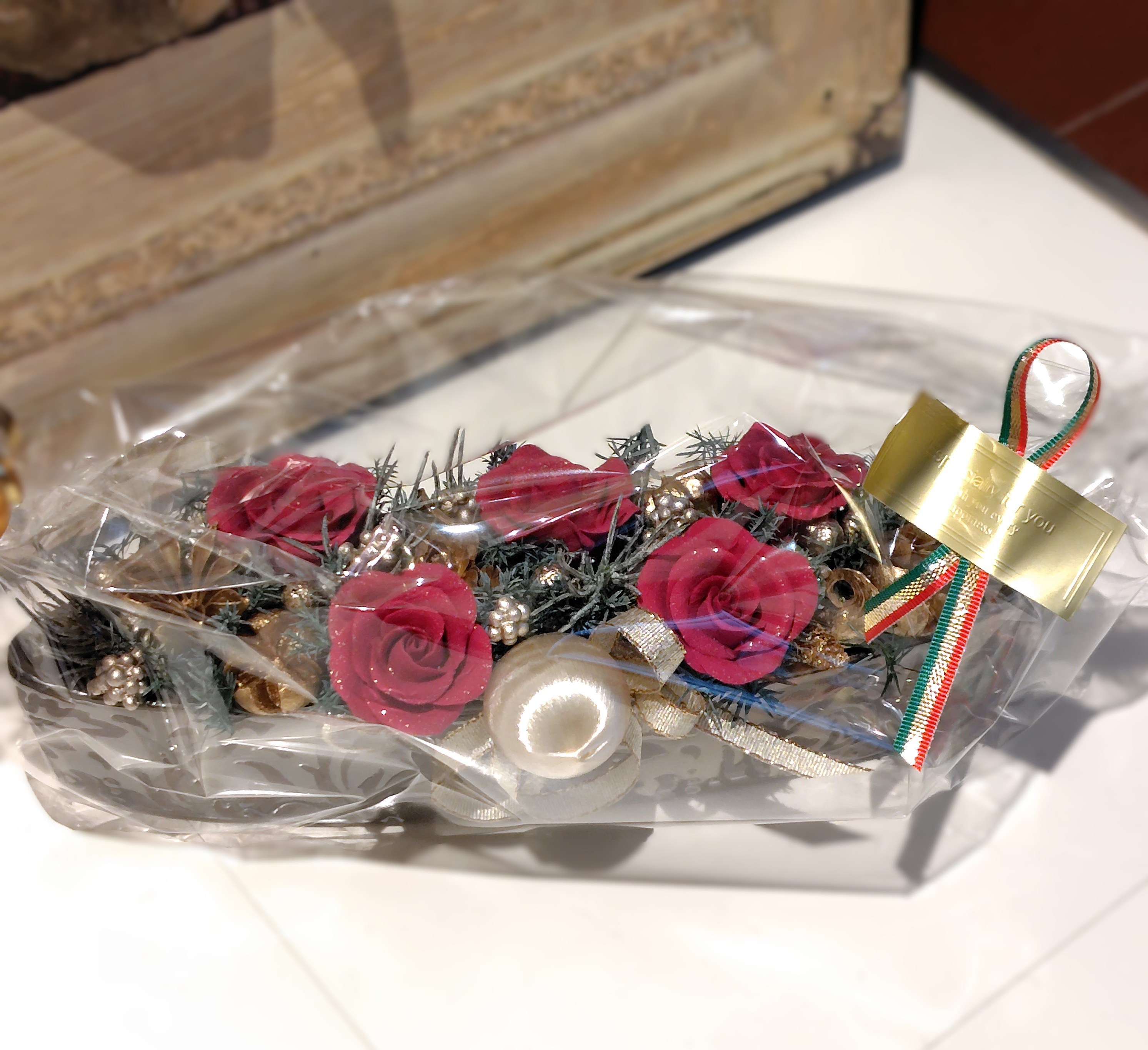 赤 バラ のクリスマスアレンジメント｜樹脂粘土フラワー・上品インテリアギフト