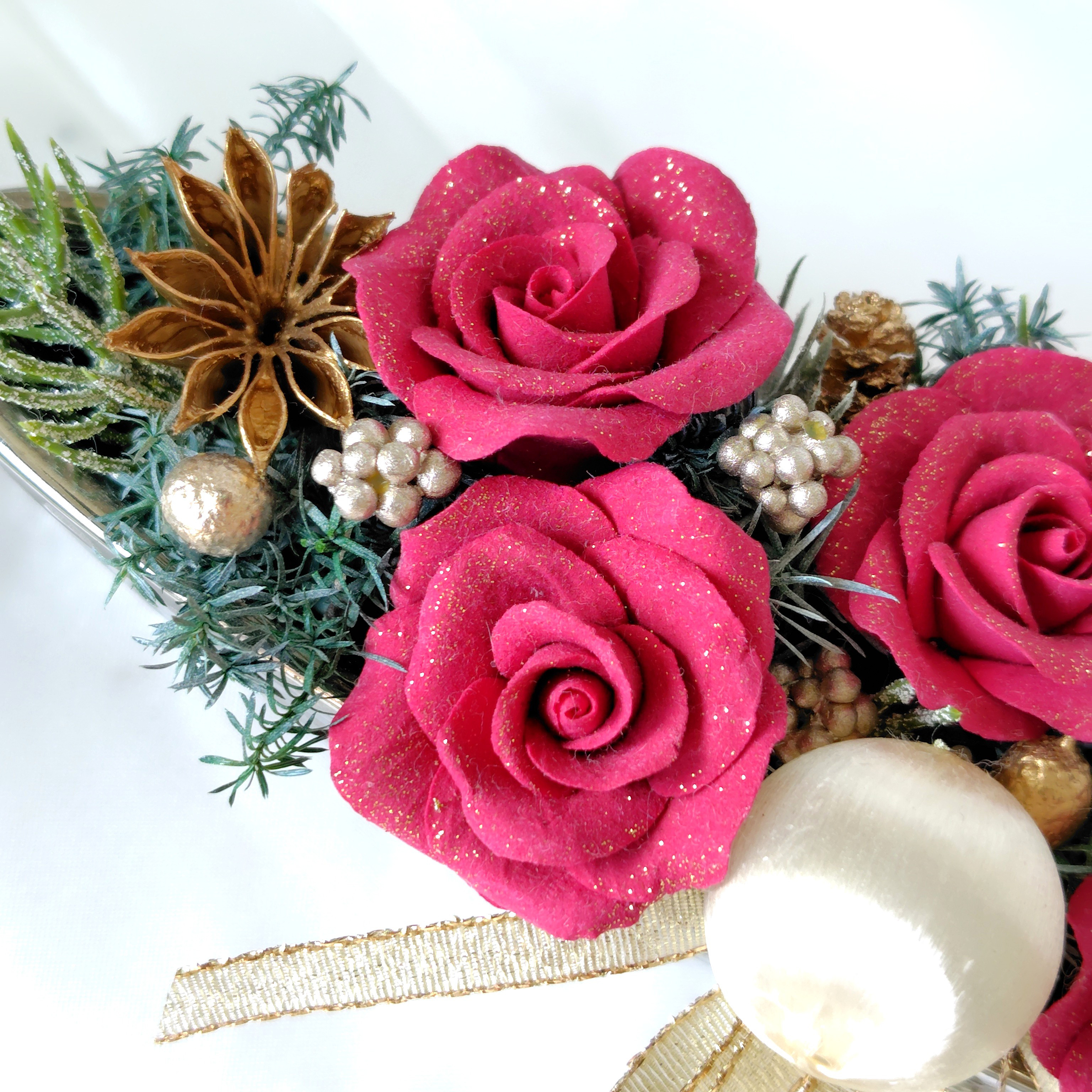 赤 バラ のクリスマスアレンジメント｜樹脂粘土フラワー・上品インテリアギフト