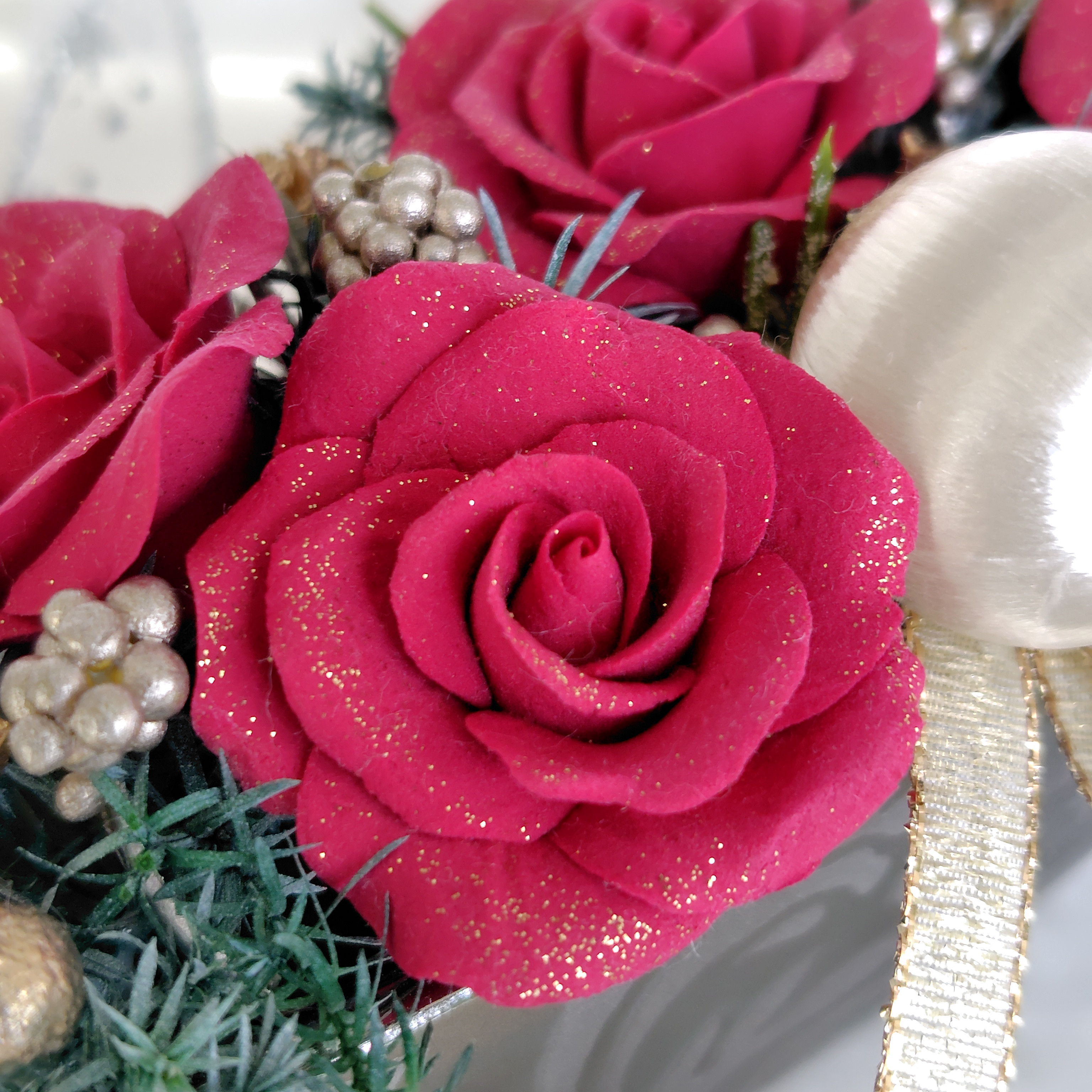 赤 バラ のクリスマスアレンジメント｜樹脂粘土フラワー・上品インテリアギフト