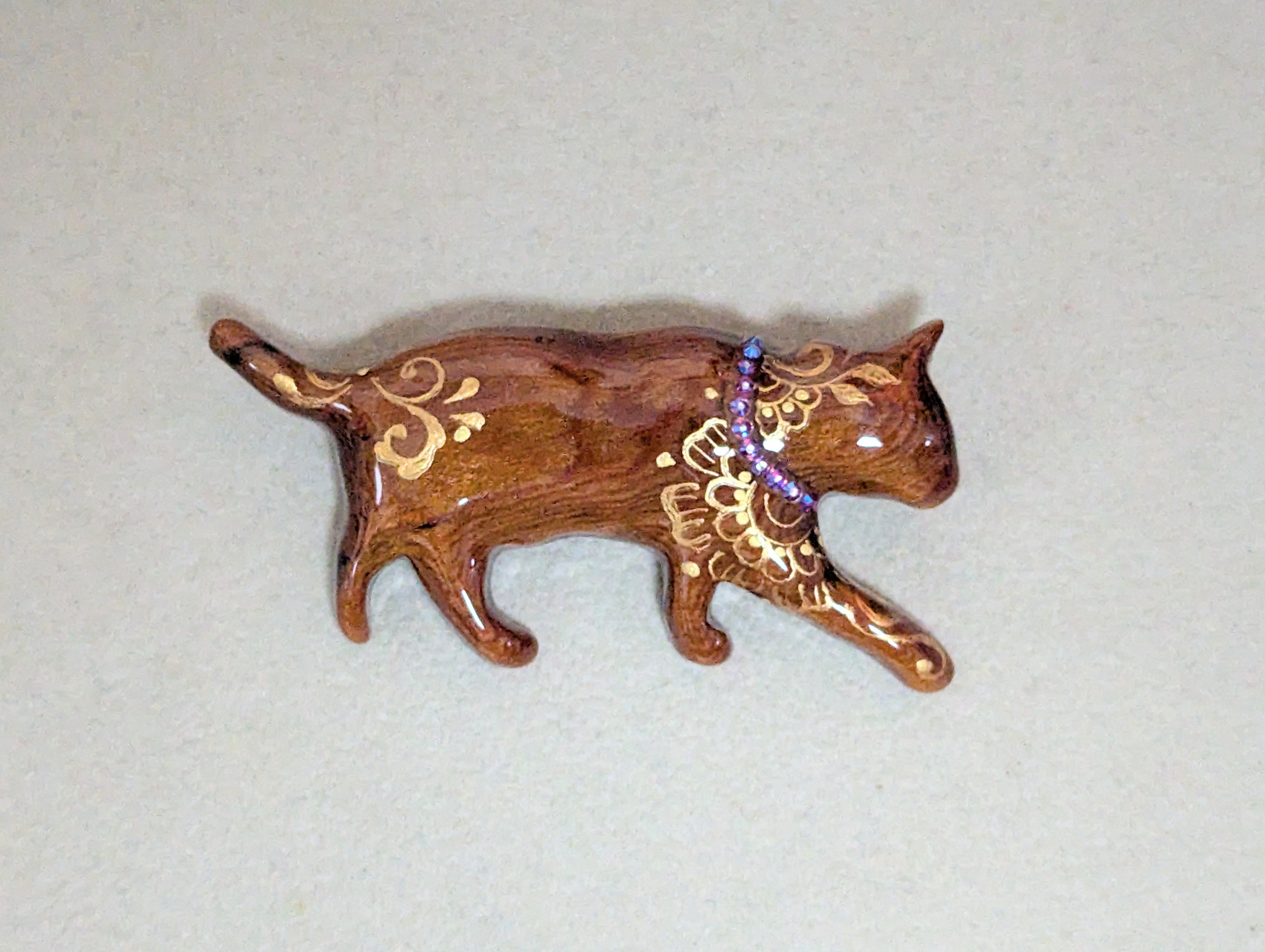 木製　手描き　ブローチ　(　ねこ　)