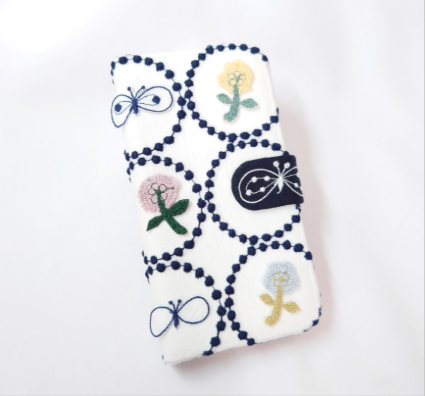 【受注製作】ホワイト×ネイビー タンバリン ミナペルホネン 手帳型スマホケース