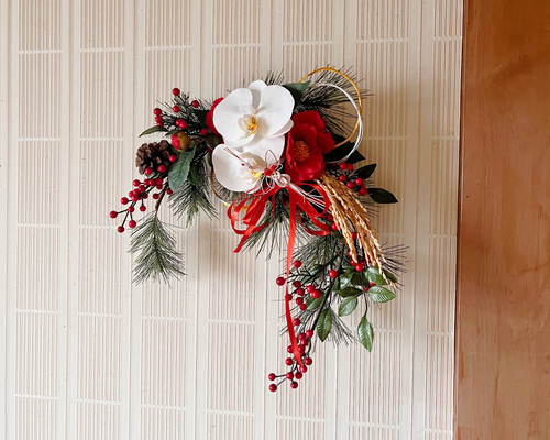 午年2026｜幸運の馬蹄】赤椿と白胡蝶蘭の迎春ホースシューリース｜40cm