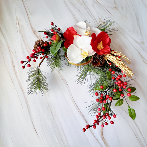 午年2026｜幸運の馬蹄】赤椿と白胡蝶蘭の迎春ホースシューリース｜40cm