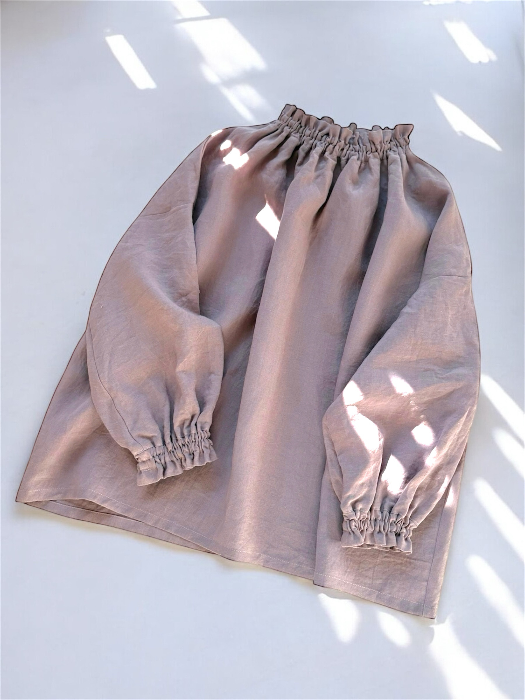 リネン100%  ハイネックギャザーブラウス/グレイッシュピンク/秋冬アイテム 10,850円