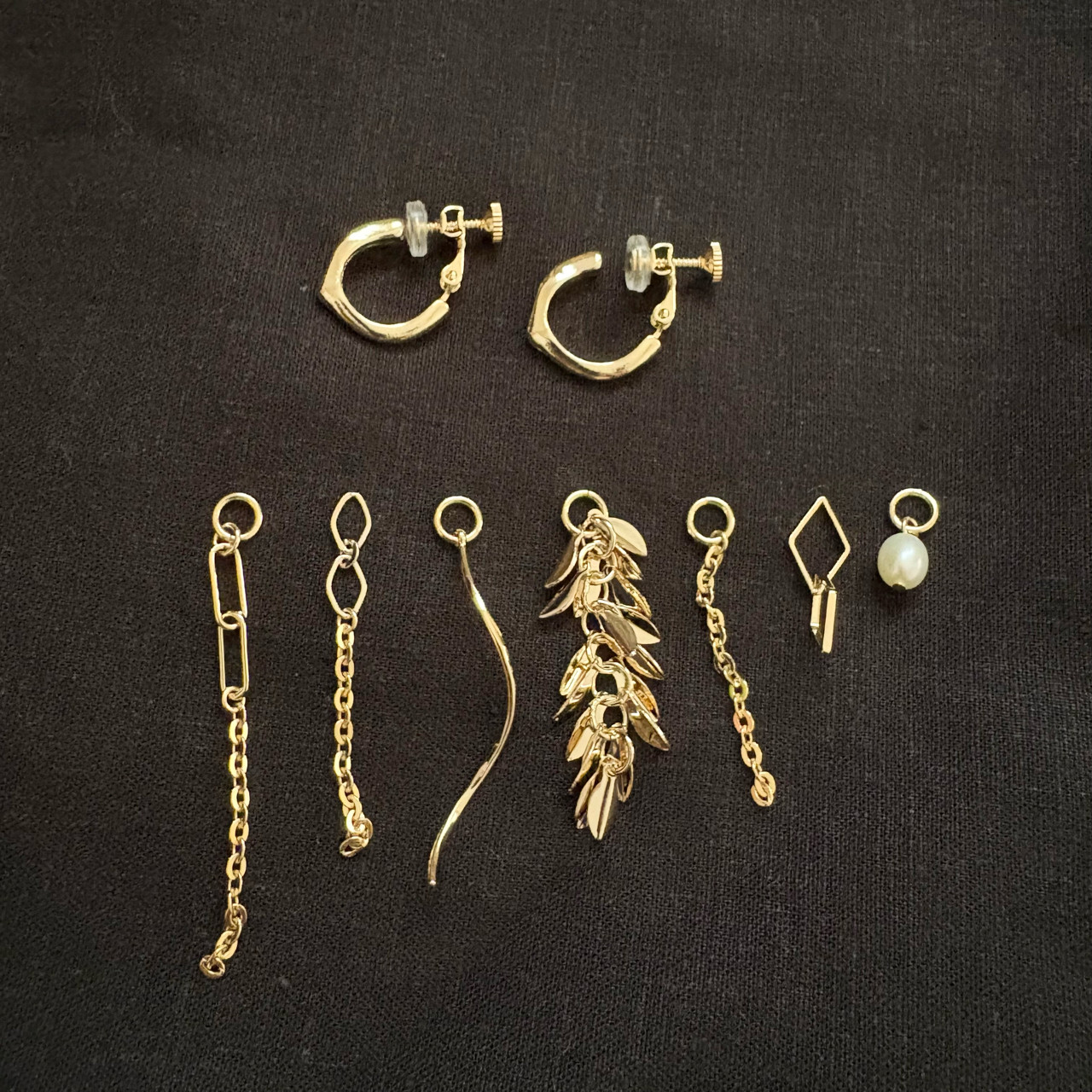 毎日付け替えて楽しめる 淡水パールとゴールドカラーチャーム７点セット➕フープイヤリング