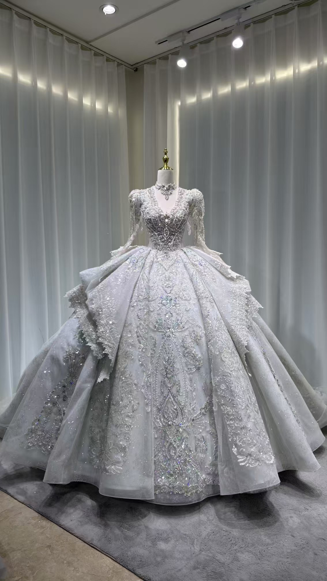 大人気上昇中　vネック　2025秋婚冬婚春婚　上品　シースルー長袖　ラッフルスカート　ギャザー　レース裾エレガントな刺繍