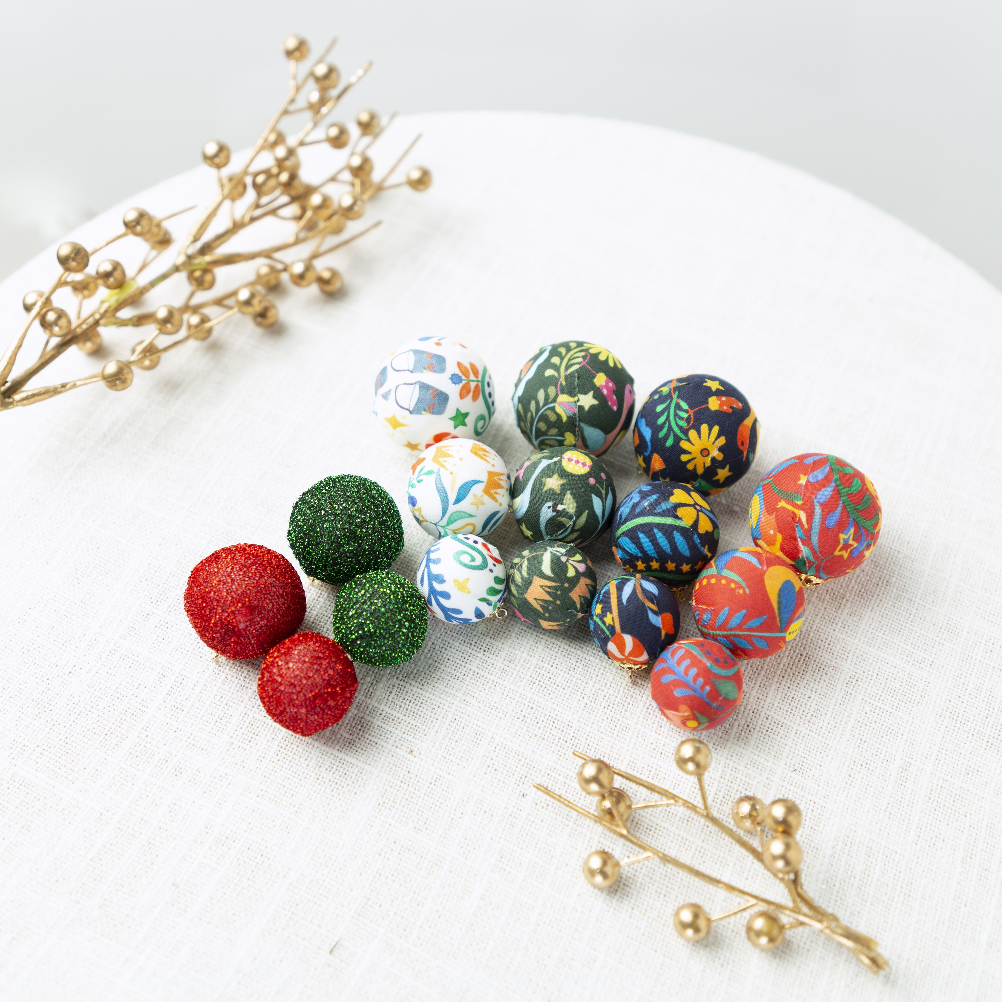 受注制作★ちょい足し★布珠のクリスマスオーナメントセット　C　＜卓上サイズ・16個＞