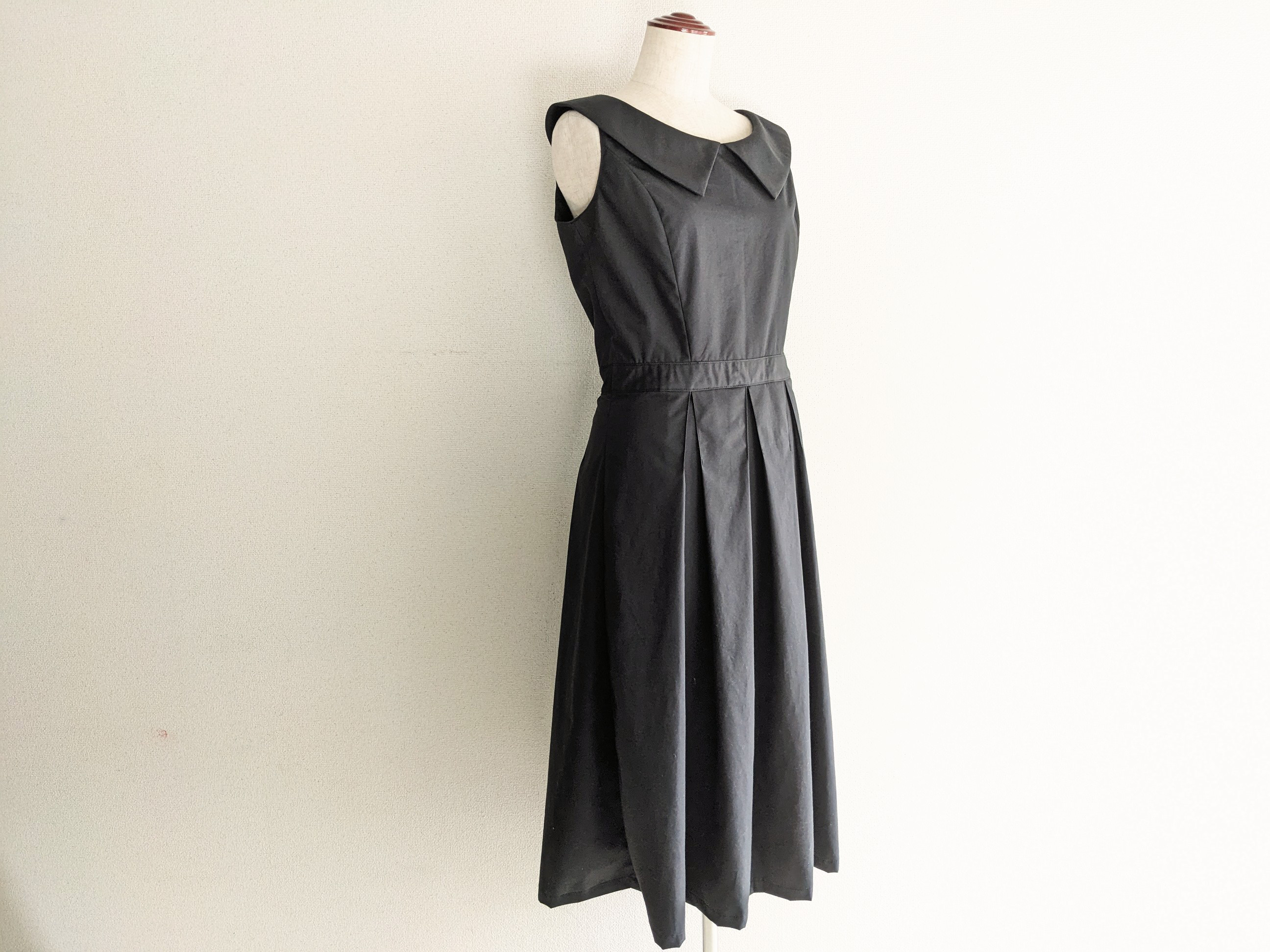 『新作』フラットカラーのフォーマルワンピース　オケージョン　パーティードレス　ブラック　黒　コットン