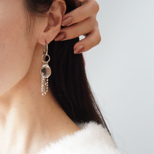 冬の透明感をまとう》クリアガラス×シルバーチェーンピアス