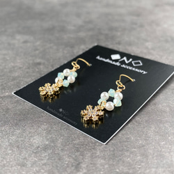 雪の結晶ピアス〈キュービックジルコニア〉ゴールドカラー 雪の結晶ピアス〈キュービックジルコニア〉ゴールドカラー ピアス