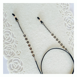 【軽量約4ｇ】ブラック色の小さなお花の大人可愛くシンプルデザインのメガネチェーン グラスコード 6枚目の画像