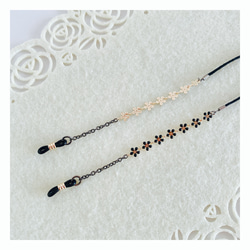 【軽量約4ｇ】ブラック色の小さなお花の大人可愛くシンプルデザインのメガネチェーン グラスコード 4枚目の画像