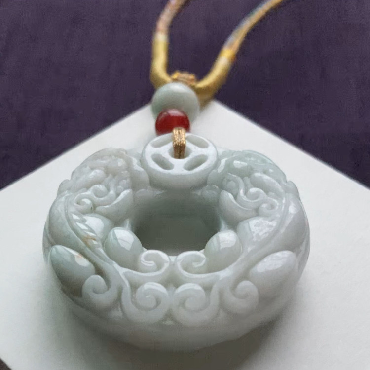 翡翠　天然石　翡翠ネックレス　翡翠ペンダント　ネックレス　ペンダント　本翡翠　龍