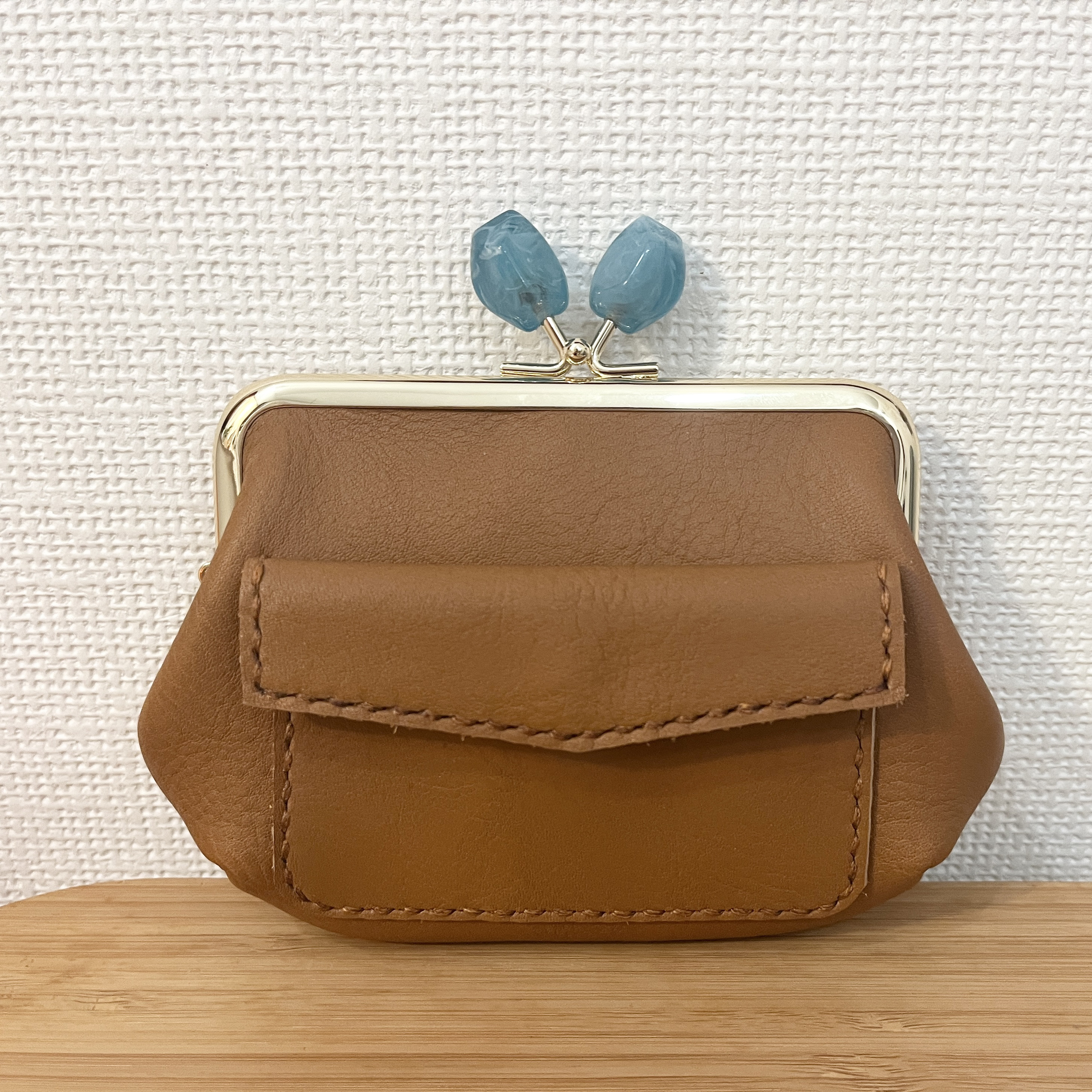 ぱかっと開くとお部屋が3つの親子がまぐち♪外ポッケが付いた四角い本革ミニ財布