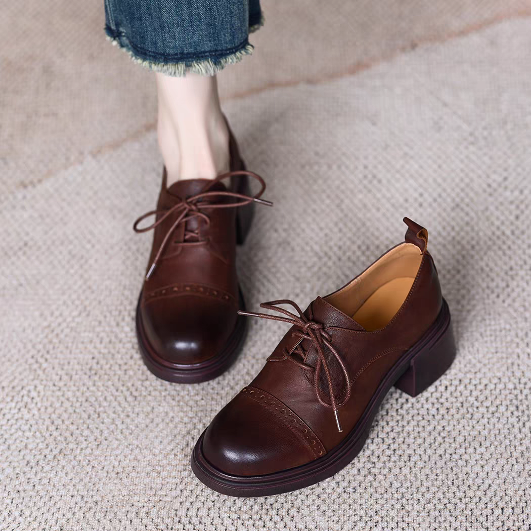 シンプルなスタイルをカッコよく。ナチュラル レースアップシューズ レースアップ フラット レディース マニッシュ 仕事