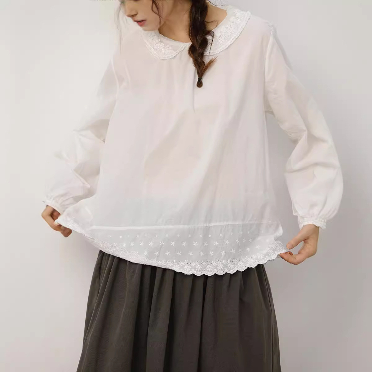 ゆったりとした汎用性の高い単層透け感のある綿 100% の無地ロングスリーブトップス     25秋新作&21