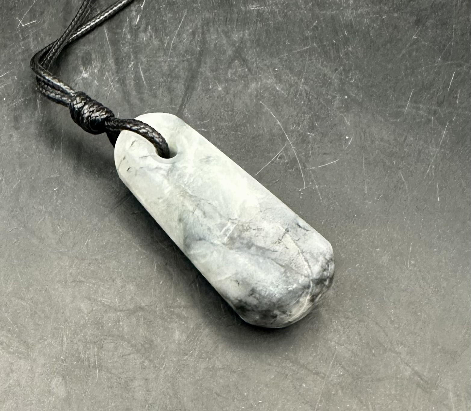 2025.10.15翡翠石斧　糸魚川上質ロウカン翡翠