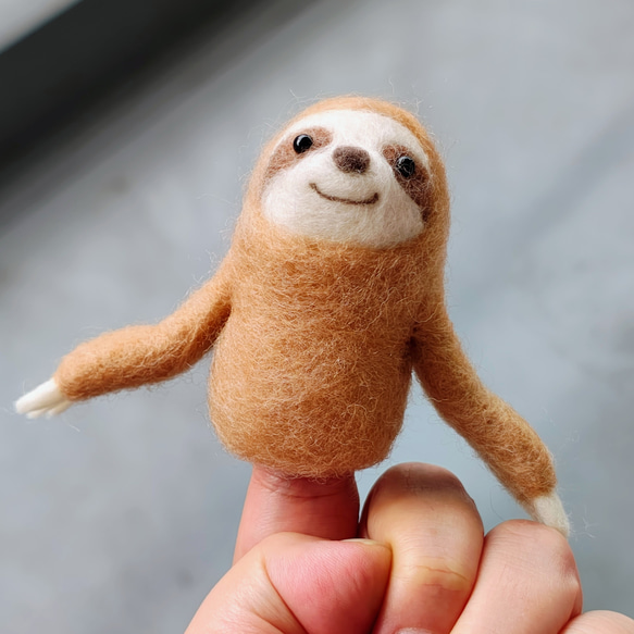 大人の指人形　ミツユビナマケモノ　ガチ羊毛 5枚目の画像