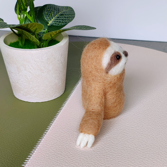 大人の指人形　ミツユビナマケモノ　ガチ羊毛 4枚目の画像