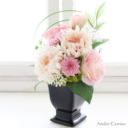 ☆プリザーブドフラワー 仏花＜コト Ｍサイズ＞ ピンク 菊【お供え 花】黒花器 3枚目の画像