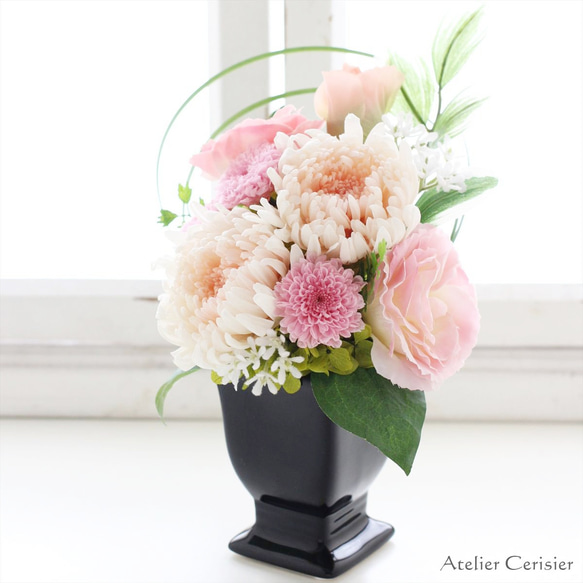 ☆プリザーブドフラワー 仏花＜コト Ｍサイズ＞ ピンク 菊【お供え 花】黒花器 3枚目の画像