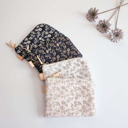 ミナペルホネン×check&stripeのL字ファスナーポーチ│母子手帳ケース