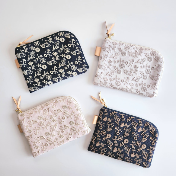 ミナペルホネン×check&stripeのL字ファスナーポーチ│母子手帳ケース