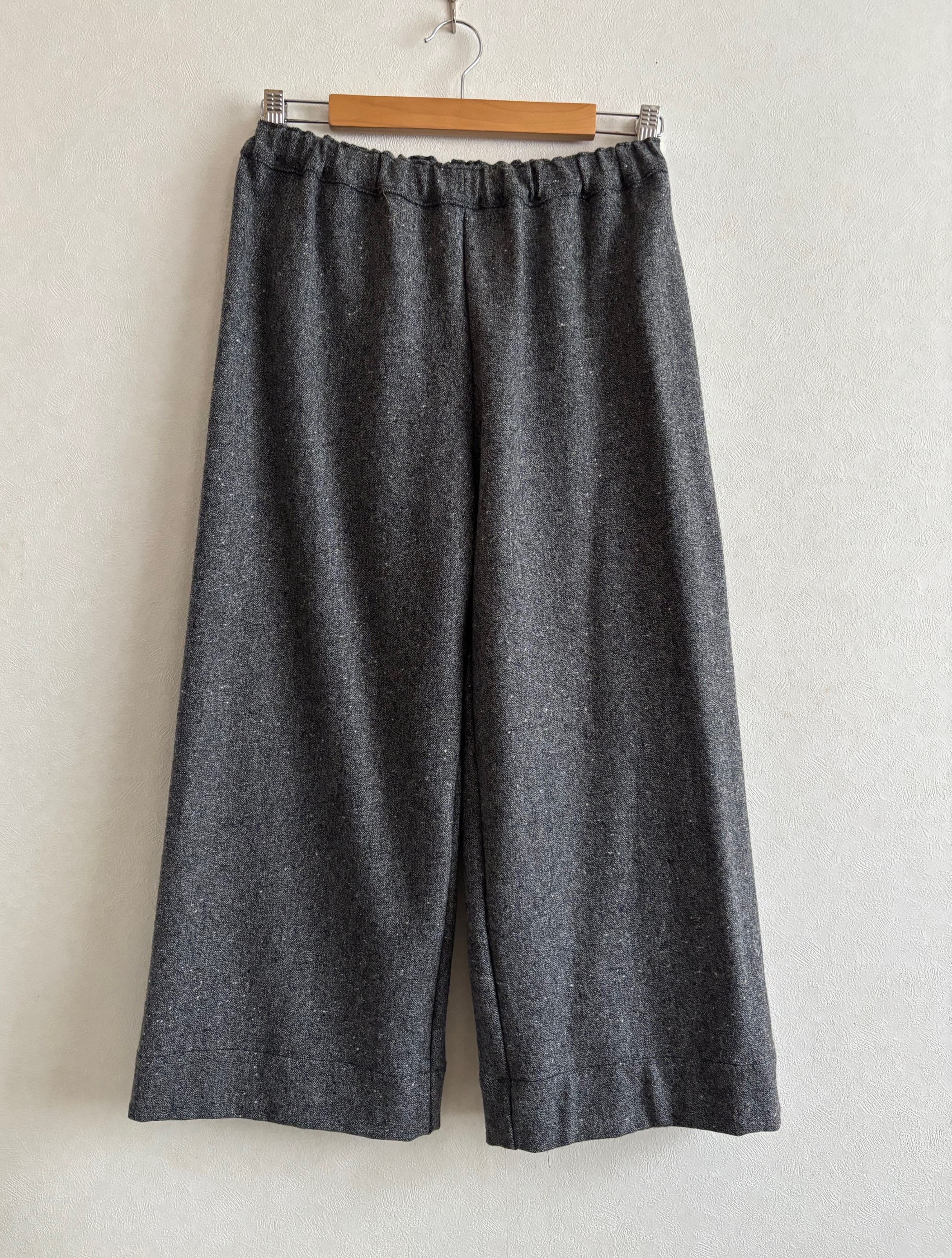 シンプル八分丈ワイドパンツ(ツィード）