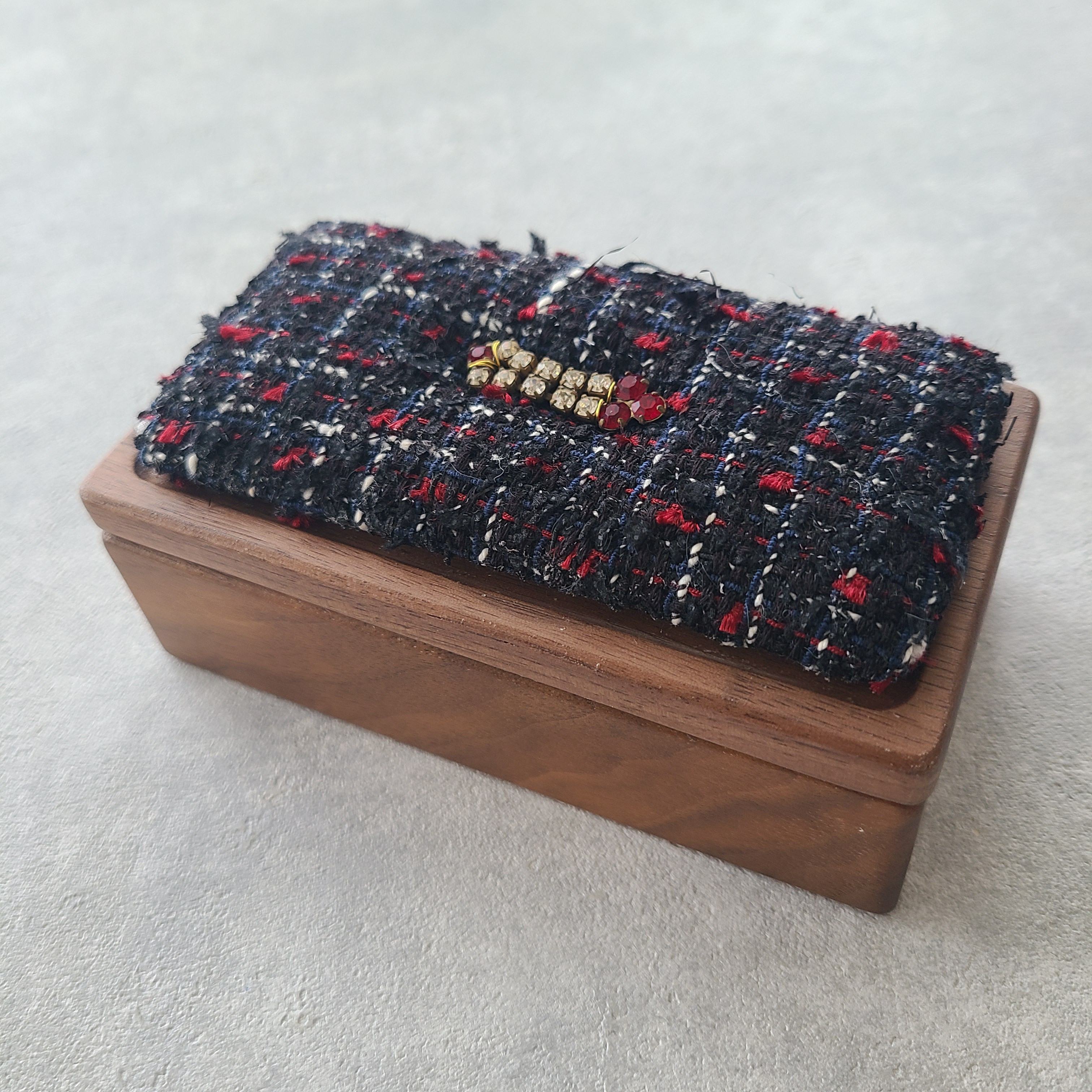 【1点物ジュエリーボックス】ヴィンテージイヤリングとインポートツイードの木製小物入れ/アクセサリーケース　ギフトにも